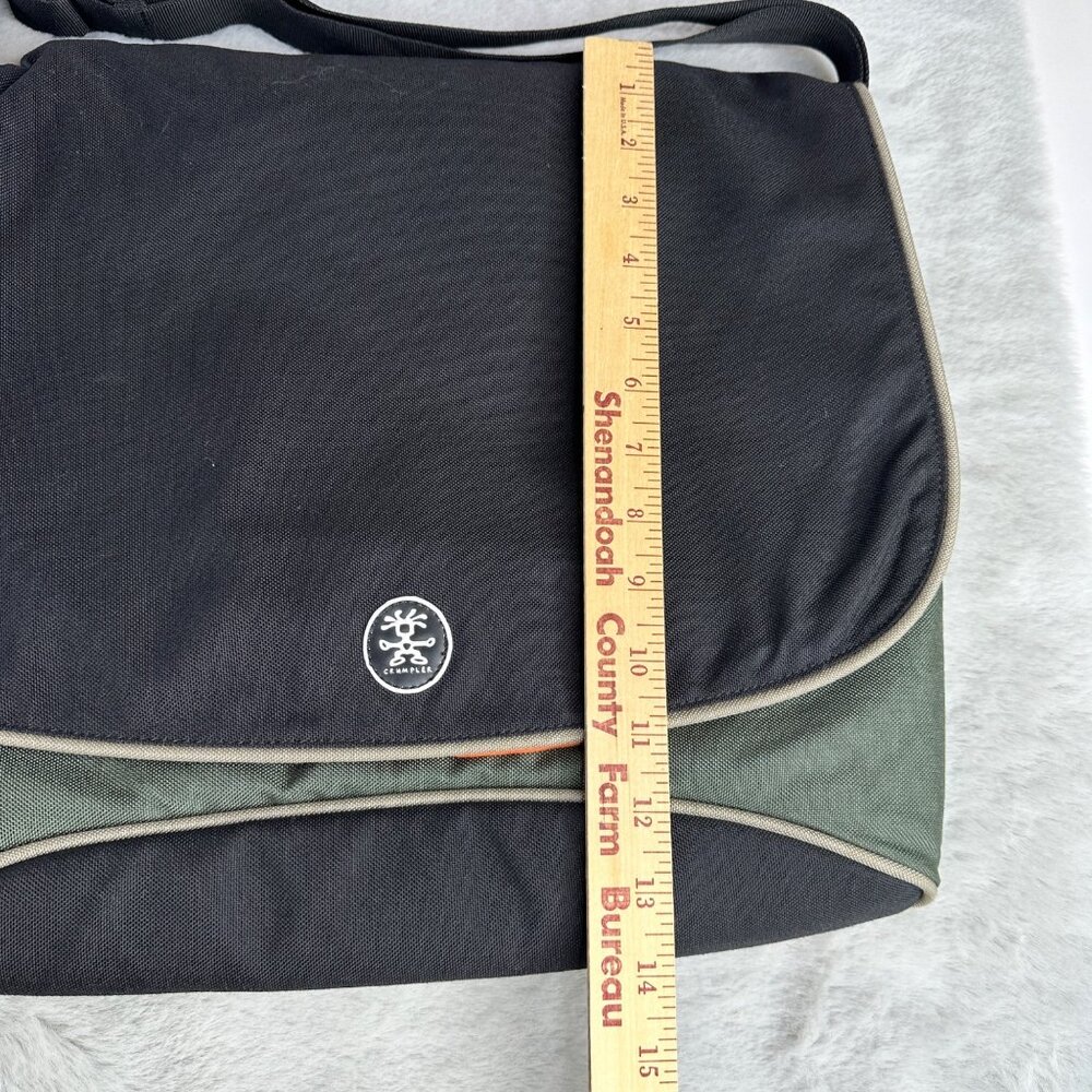 Crumpler McBain's Baby XL Laptop Camera Shoulder Cross Bag Green Black Strap - Picture 6 of 10